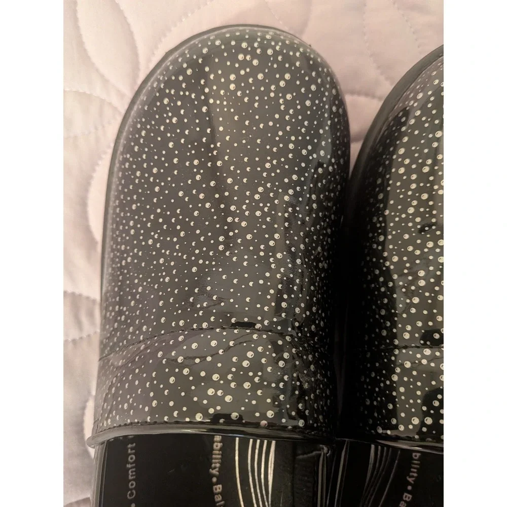 Easy Works by Easy Street Slip Resistant Women's Shoe Black Size‎ 10